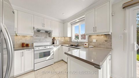 Photo 14 at 25 Ridgefield Crescent, Maple, Vaughan