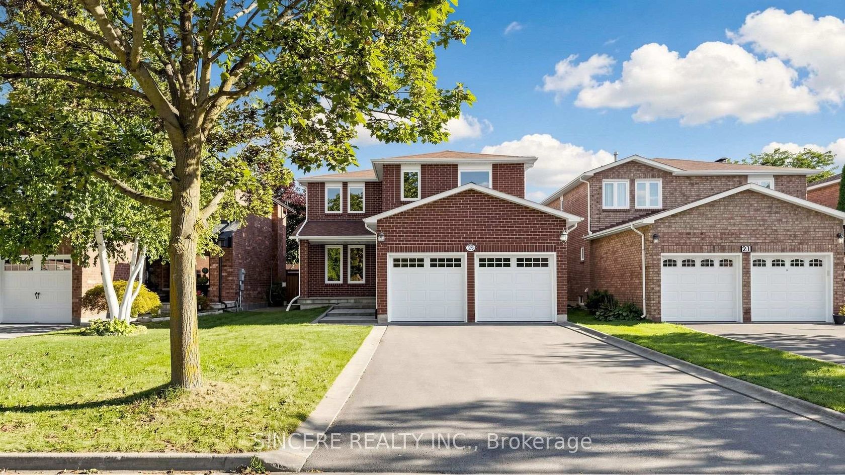 25 Ridgefield Crescent, Maple, Vaughan photo number 2