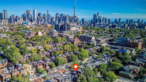Photo 3 at 431 Manning Avenue, Little Italy, Toronto