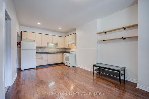Photo 7 at 431 Manning Avenue, Little Italy, Toronto