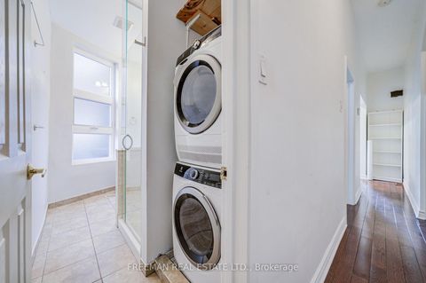 Photo 10 at 431 Manning Avenue, Little Italy, Toronto
