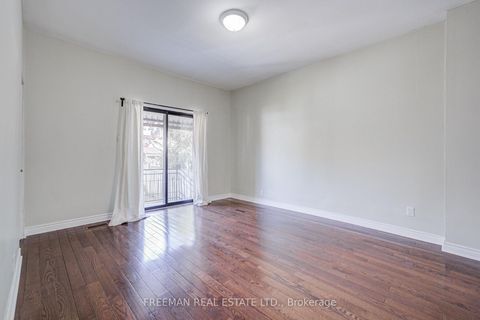Photo 12 at 431 Manning Avenue, Little Italy, Toronto