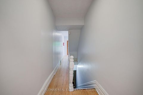 Photo 16 at 431 Manning Avenue, Little Italy, Toronto