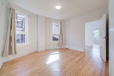 Photo 17 at 431 Manning Avenue, Little Italy, Toronto