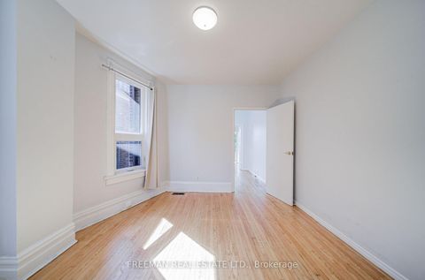 Photo 18 at 431 Manning Avenue, Little Italy, Toronto