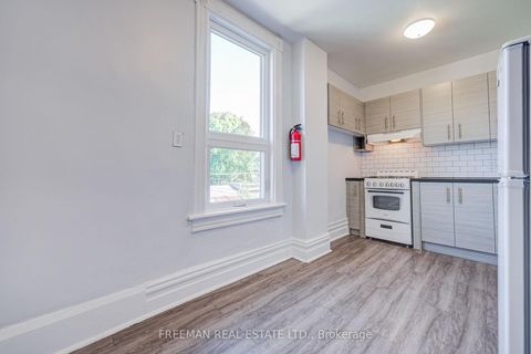 Photo 25 at 431 Manning Avenue, Little Italy, Toronto