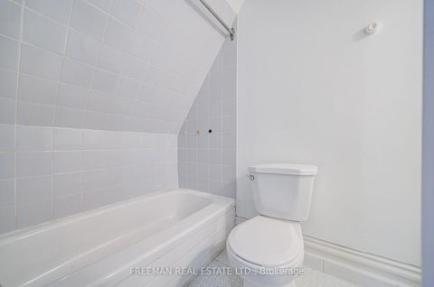 Photo 31 at 431 Manning Avenue, Little Italy, Toronto