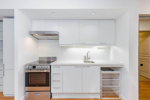 Photo 16 at 208 - 19 Avondale Avenue, Willowdale East, Toronto