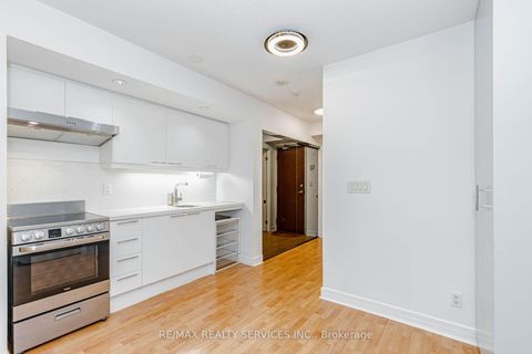 Photo 17 at 208 - 19 Avondale Avenue, Willowdale East, Toronto