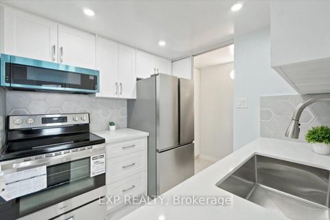 Photo 10 at 1927 - 3 Greystone Walk Drive N, Kennedy Park, Toronto