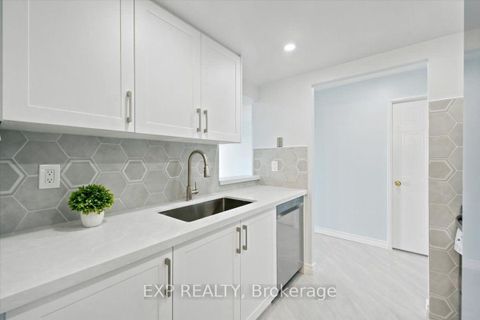 Photo 13 at 1927 - 3 Greystone Walk Drive N, Kennedy Park, Toronto