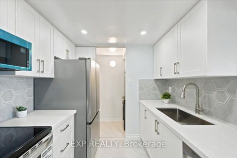 Photo 14 at 1927 - 3 Greystone Walk Drive N, Kennedy Park, Toronto
