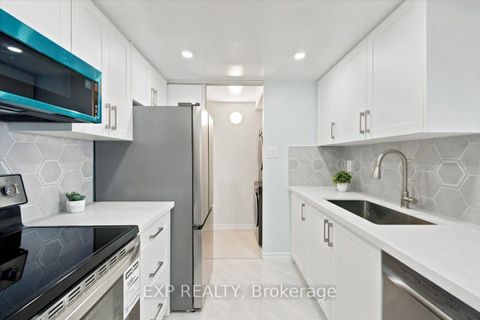 Photo 17 at 1927 - 3 Greystone Walk Drive N, Kennedy Park, Toronto