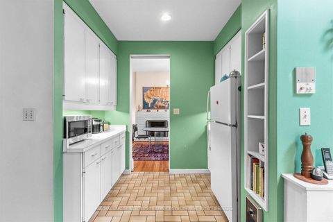 Photo 12 at 105 Roxborough Street E, Moore Park, Toronto