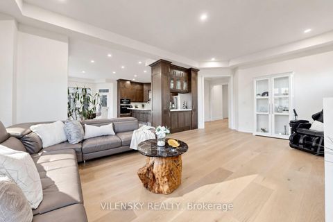 Photo 10 at 37 Scuffler Drive, Patterson, Vaughan