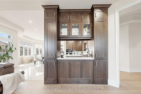 Photo 11 at 37 Scuffler Drive, Patterson, Vaughan