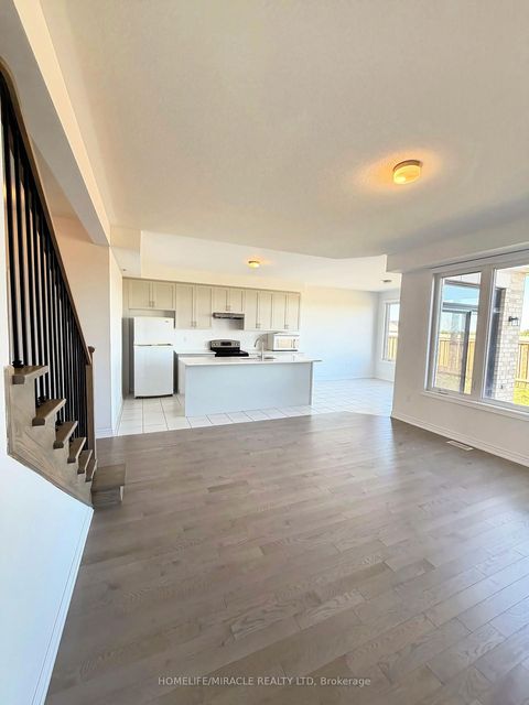 Photo 10 at 163 Fenchurch Manor, Rural Barrie Southeast, Barrie