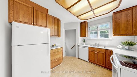 Photo 7 at 35 Southlawn Drive, L'Amoreaux, Toronto