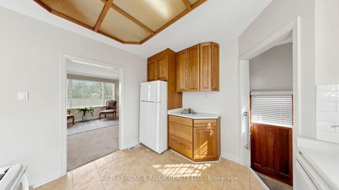 Photo 8 at 35 Southlawn Drive, L'Amoreaux, Toronto