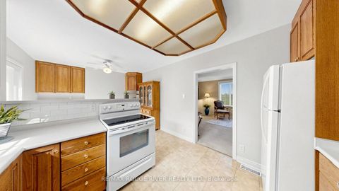 Photo 9 at 35 Southlawn Drive, L'Amoreaux, Toronto