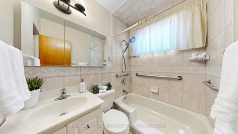 Photo 17 at 35 Southlawn Drive, L'Amoreaux, Toronto