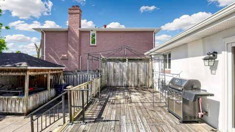 Photo 27 at 35 Southlawn Drive, L'Amoreaux, Toronto