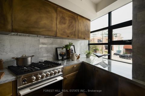 Photo 3 at 205 - 295 Davenport Road, Annex, Toronto