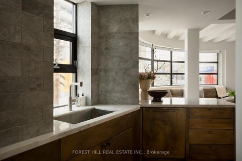 Photo 4 at 205 - 295 Davenport Road, Annex, Toronto