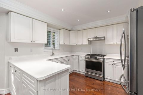 Photo 12 at 112 Mulholland Drive, Beverley Glen, Vaughan