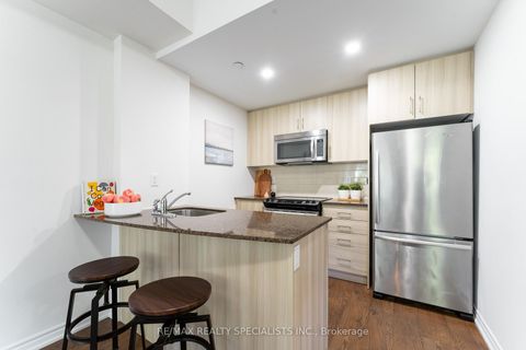 Photo 10 at 34 - 120 Twenty Fourth Street, Long Branch, Toronto