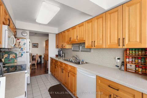 Photo 8 at 605 - 1121 Steeles Avenue W, Branson, Toronto
