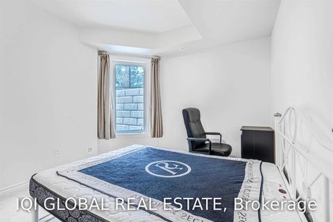 Photo 17 at 9 - 1 Eaton Park Lane, L'Amoreaux, Toronto