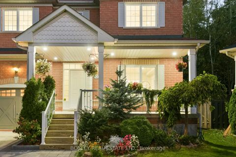 Photo 1 at 20 Trish Drive, Oak Ridges Lake Wilcox, Richmond Hill