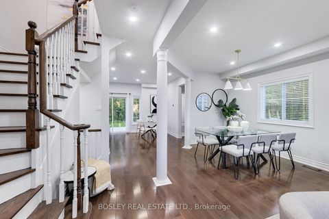 Photo 3 at 20 Trish Drive, Oak Ridges Lake Wilcox, Richmond Hill