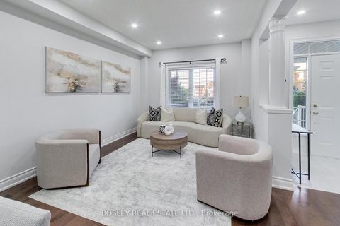 Photo 4 at 20 Trish Drive, Oak Ridges Lake Wilcox, Richmond Hill