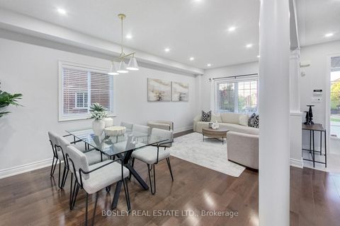 Photo 11 at 20 Trish Drive, Oak Ridges Lake Wilcox, Richmond Hill