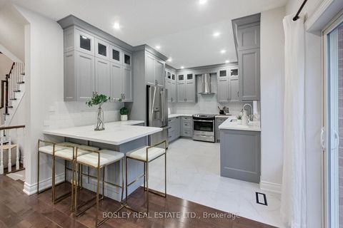 Photo 14 at 20 Trish Drive, Oak Ridges Lake Wilcox, Richmond Hill