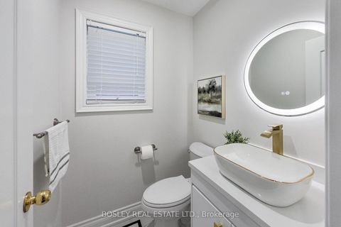 Photo 19 at 20 Trish Drive, Oak Ridges Lake Wilcox, Richmond Hill