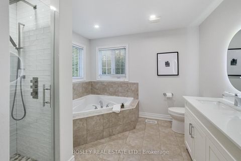 Photo 23 at 20 Trish Drive, Oak Ridges Lake Wilcox, Richmond Hill