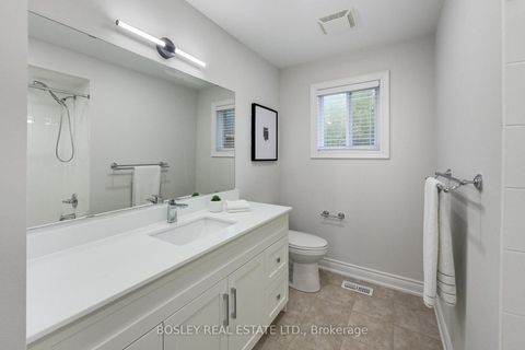 Photo 25 at 20 Trish Drive, Oak Ridges Lake Wilcox, Richmond Hill