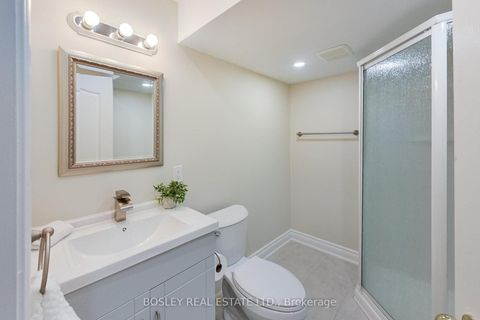 Photo 30 at 20 Trish Drive, Oak Ridges Lake Wilcox, Richmond Hill