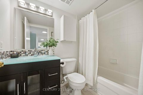 Photo 15 at 659 - 3 Everson Drive, Willowdale East, Toronto
