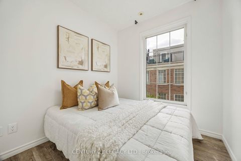 Photo 17 at 659 - 3 Everson Drive, Willowdale East, Toronto