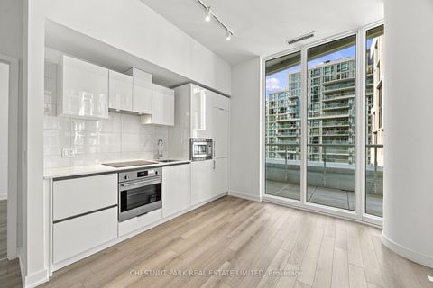 Photo 11 at 625 - 230 Simcoe Street, Chinatown, Toronto