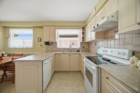 Photo 10 at 43 Elana Drive, Jane Heights, Toronto
