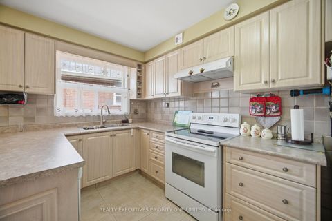 Photo 11 at 43 Elana Drive, Jane Heights, Toronto