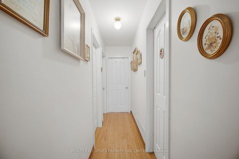 Photo 17 at 43 Elana Drive, Jane Heights, Toronto