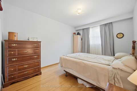 Photo 18 at 43 Elana Drive, Jane Heights, Toronto