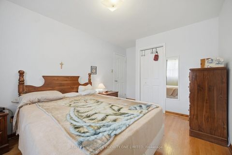 Photo 19 at 43 Elana Drive, Jane Heights, Toronto