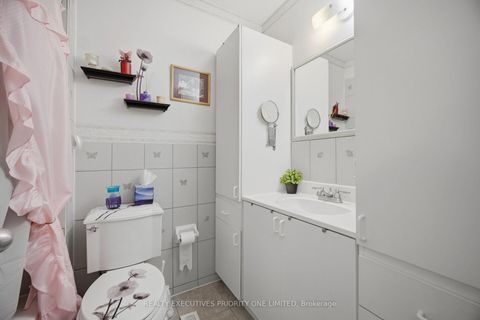 Photo 24 at 43 Elana Drive, Jane Heights, Toronto